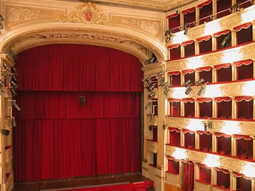 teatro manzoni monza foto